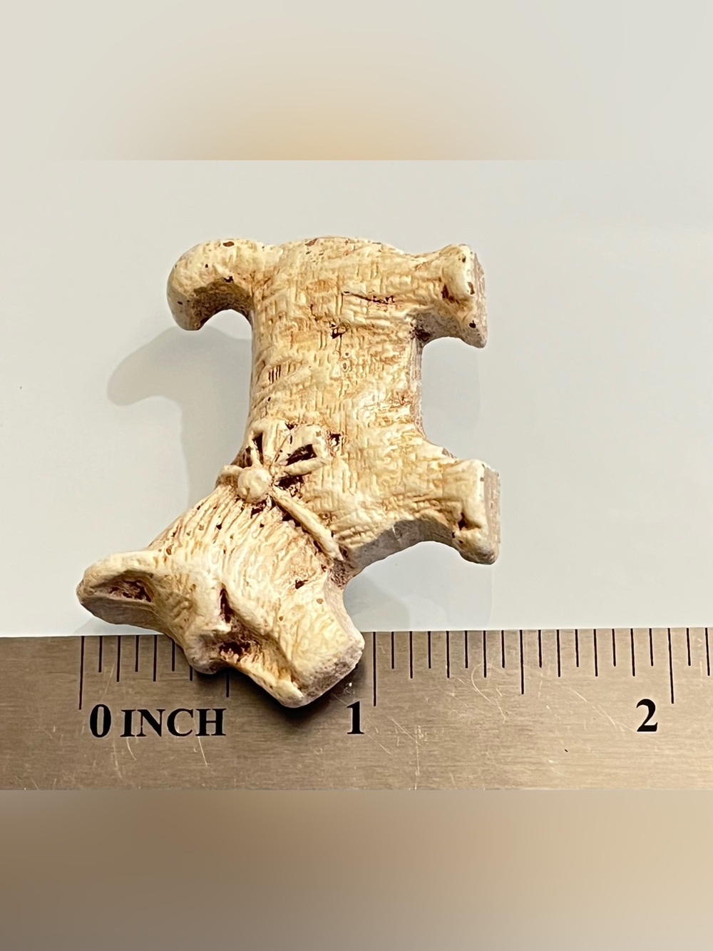 Vintage ceramic textured off white scottie terrier dog W bow lapel pin w C clasp - Picture 5 of 11